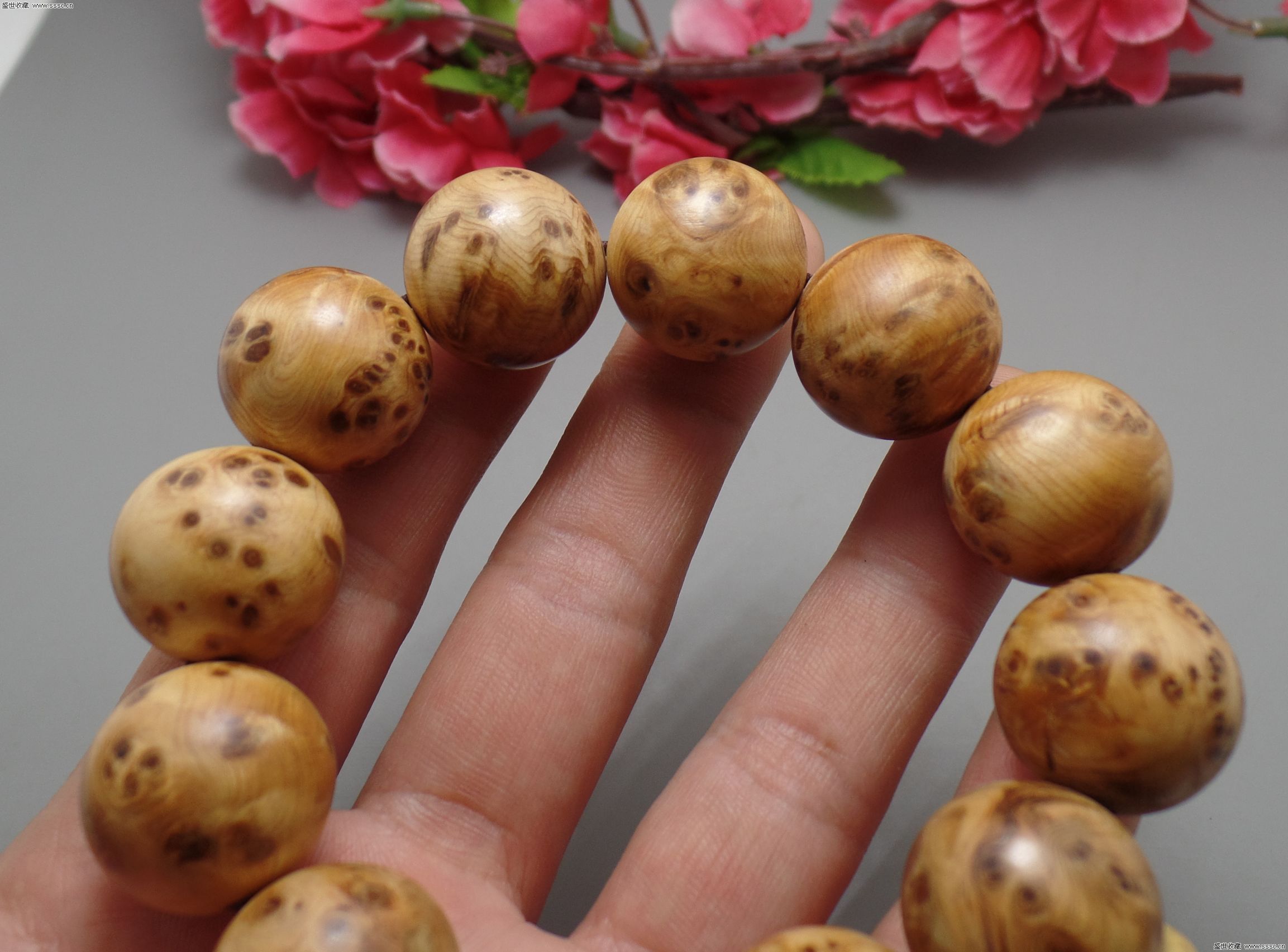 IM电竞平台_环球时报:如何对待外国人 顺其自然最好(图2) IM电竞官网