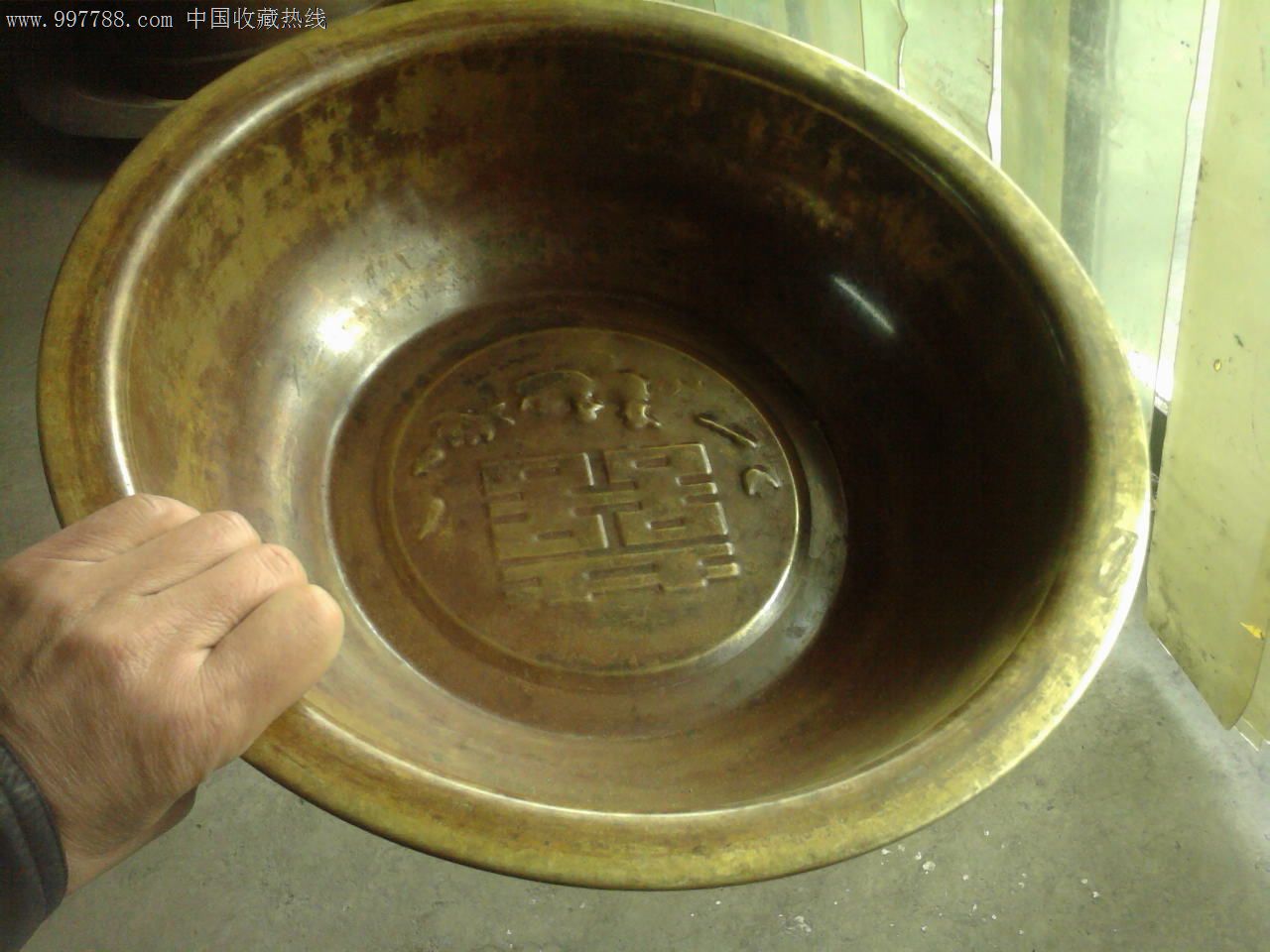 伊朗展示新型制导炸弹中国产歼7战机挂弹出境(图)_IM电竞(图1) IM电竞平台